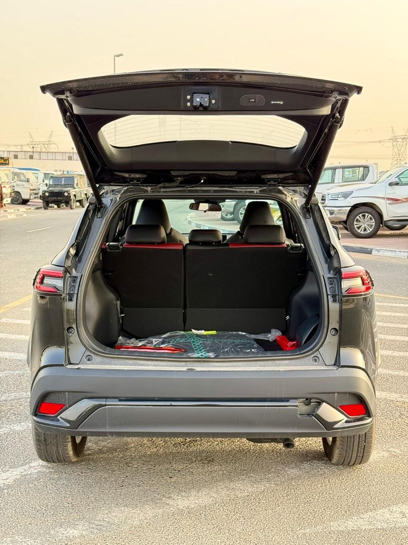 Toyota Frontlander STD Toyota Frontlander 2.0L Hybrid MID OPTION