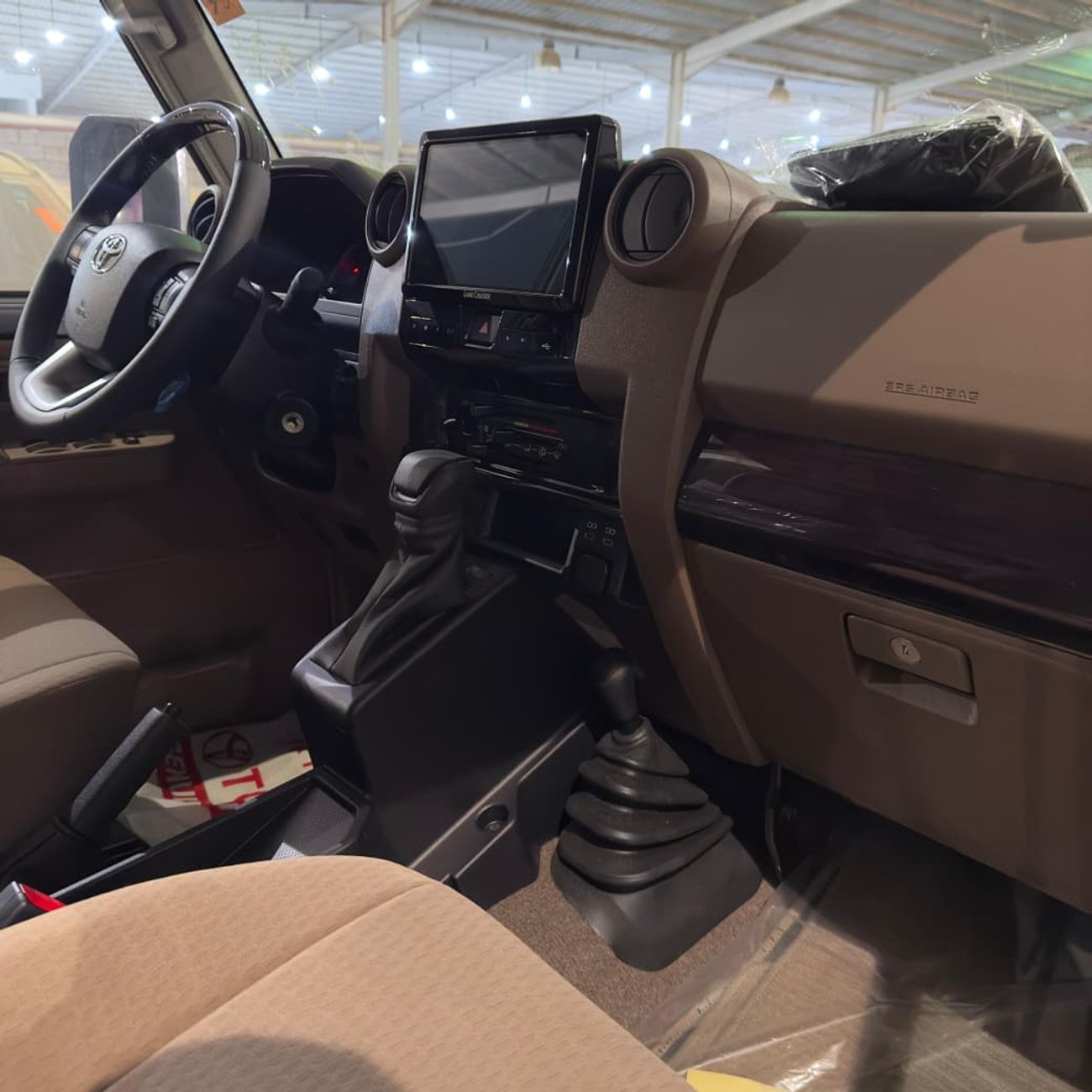 تويوتا لاند كروزر 70 2026 Toyota LC76 4.0L Petrol full option with Radar.