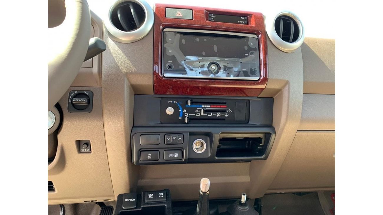 Toyota Land Cruiser Pick Up 4.0L single cabin Mid Option DL + winch