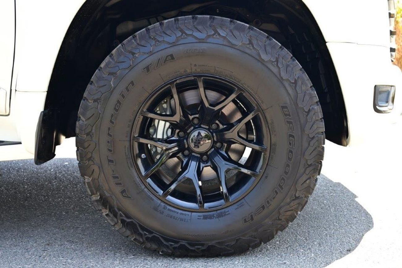 تويوتا لاند كروزر 3.3L ADVENTURE EDITION