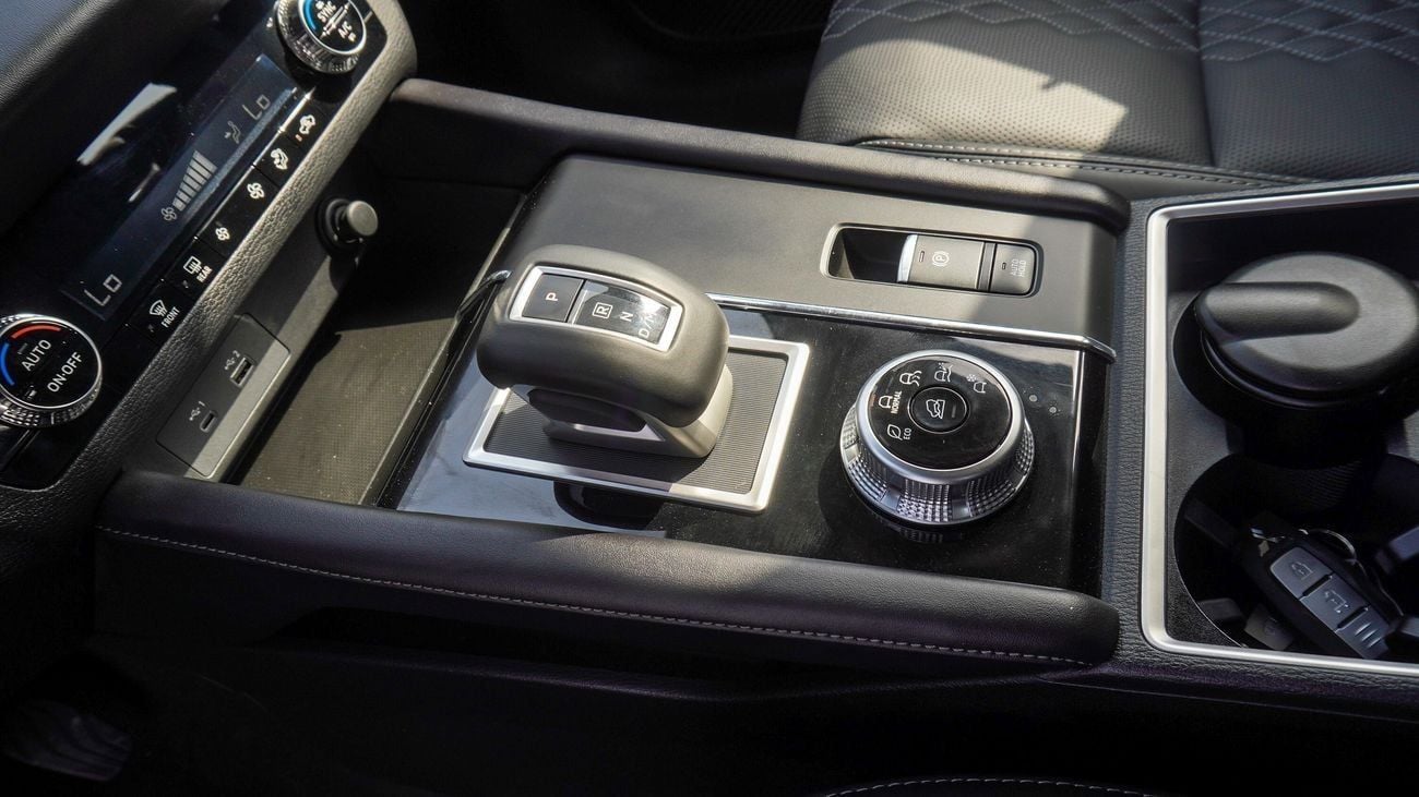 Mitsubishi Outlander Brand New Mitsubishi Outlander MidLine 2025 Export 2.5L Petrol A/T|White/Black|OUTLANDER-ML-25-PE|