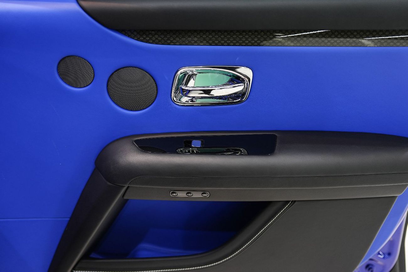 رولز رويس جوست Black Badge, Two-Tone Interior, Rear Entertainment, Dealer Warranty + Service