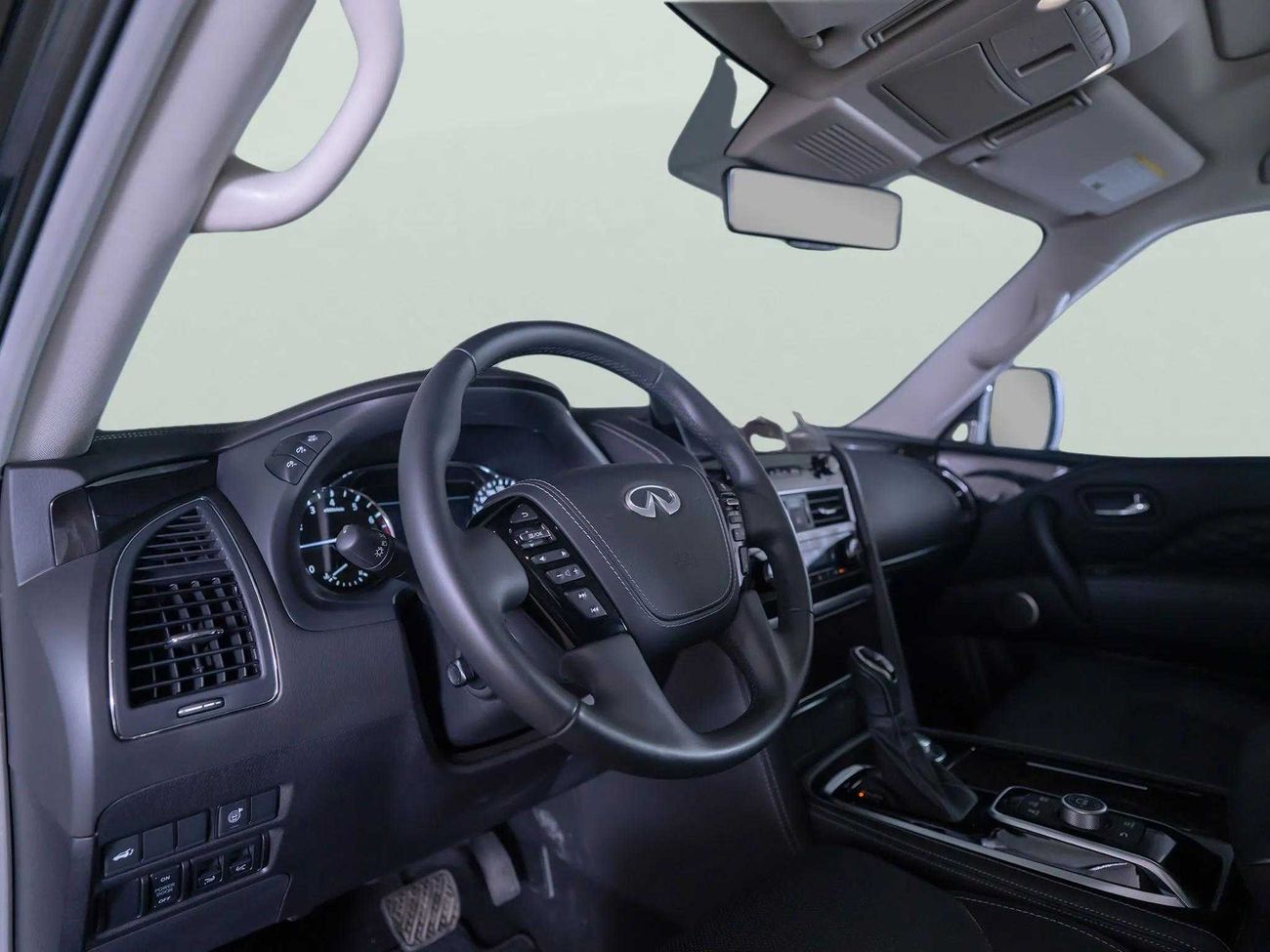 Infiniti QX80 LUXE 5.6