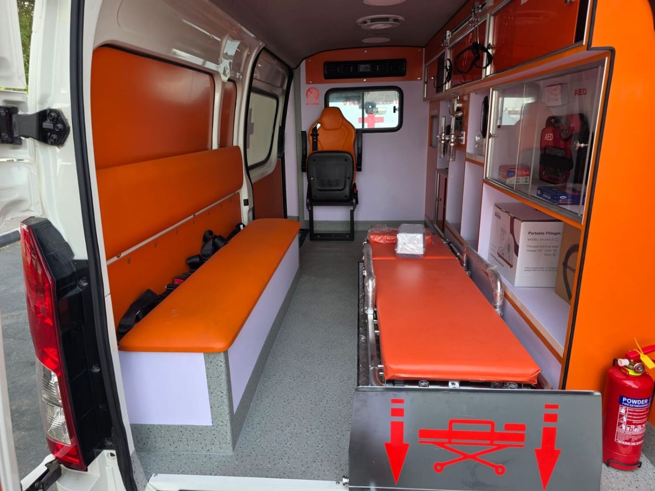 Toyota Hiace DLS - STD ROOF FUEL DIESEL ,ENGINE CAPACITY 2800 CC ,RIGHT HAND DRIVE ONLY FOR EXPORT