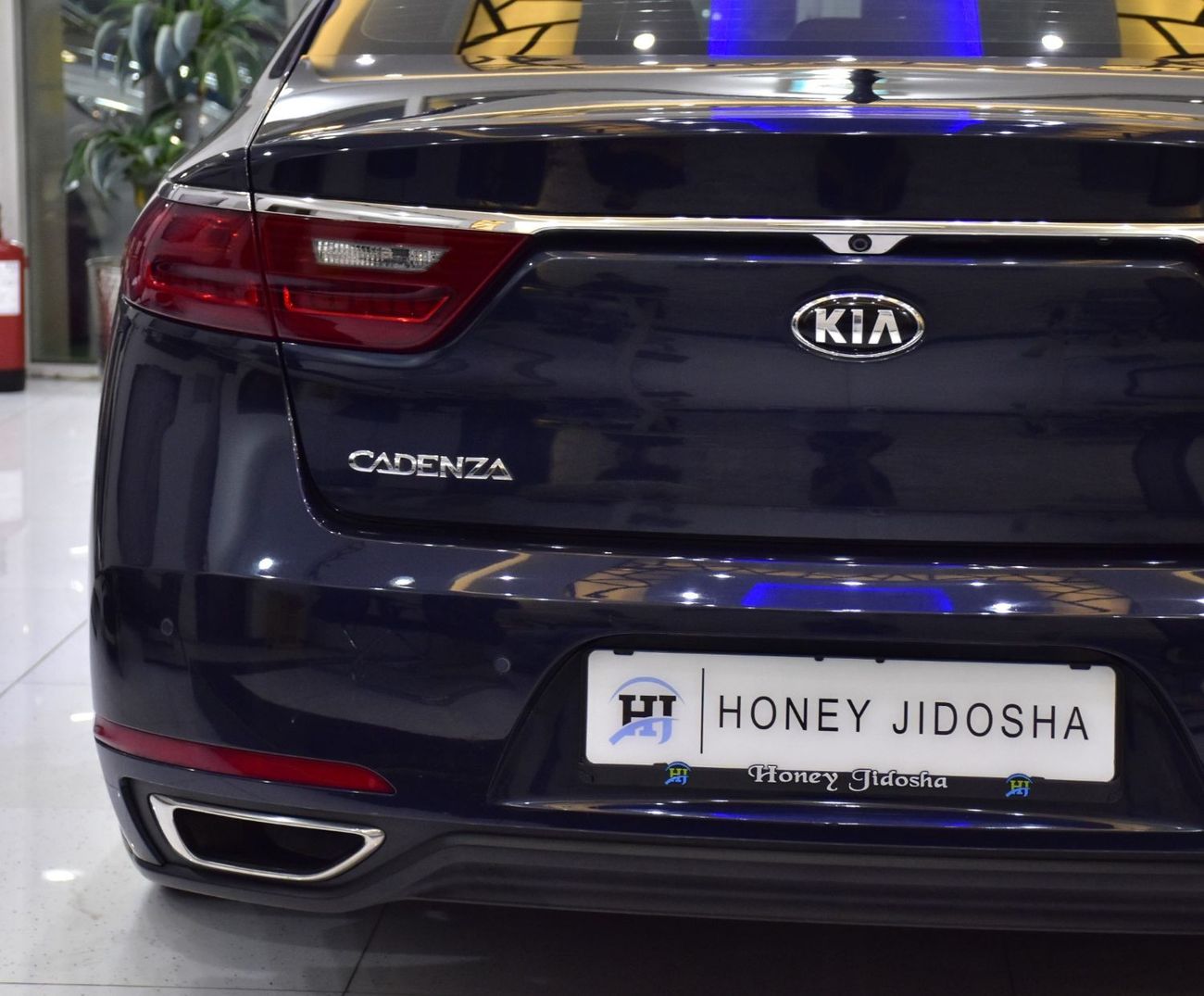 Kia Cadenza EXCELLENT DEAL for our KIA Cadenza ( 2019 Model ) in Dark Blue Color American Specs