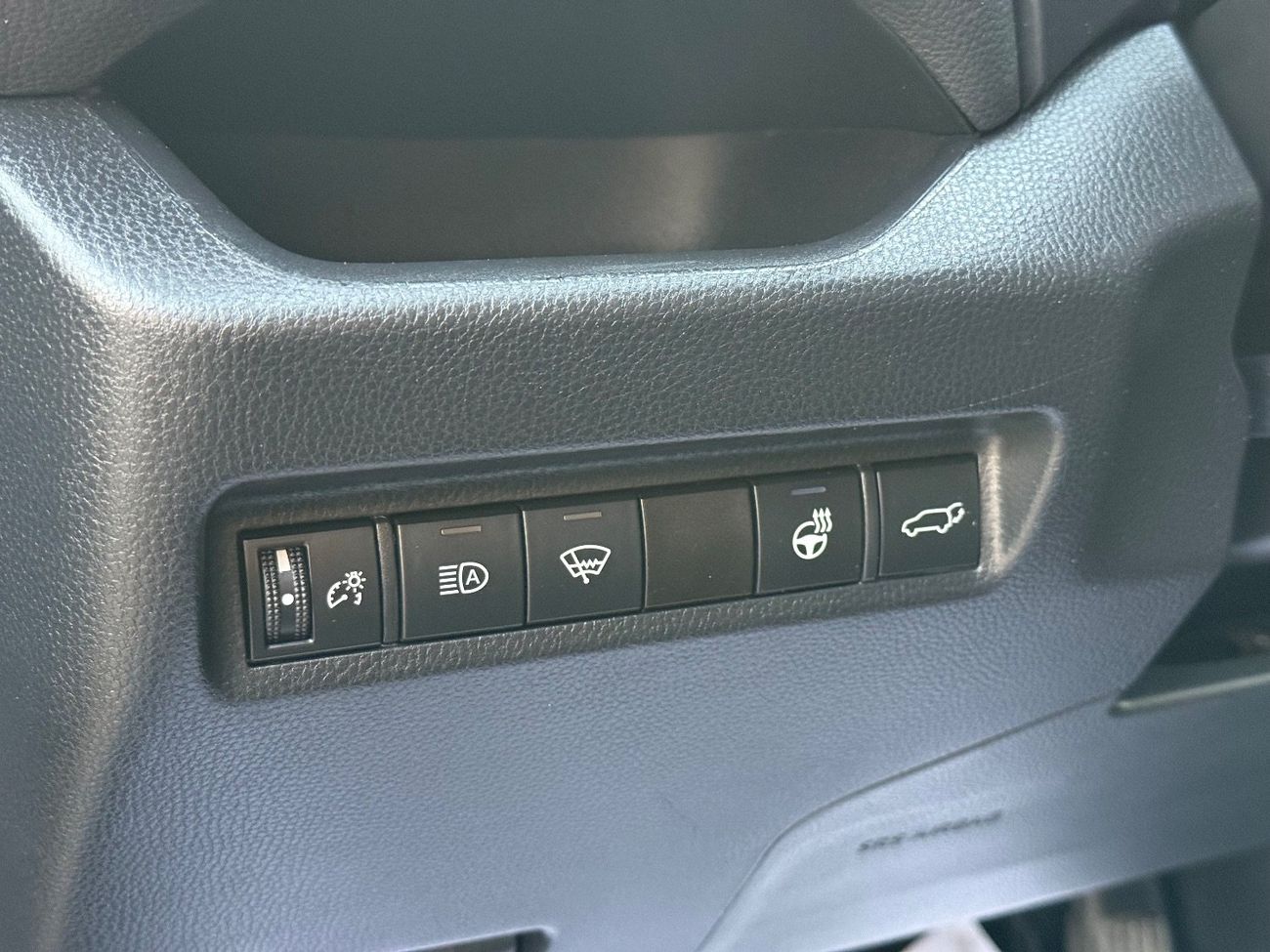 تويوتا راف ٤ XLE 2.5L