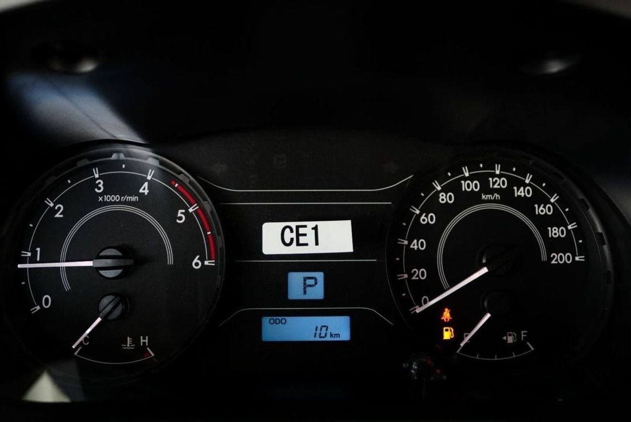 Toyota Hilux 2025 HILUX 2.4 DIESEL 4X4 AUTOMATIC PWR WINDOWS **التصدير فقط خارج الخليج**EXPORT ONLY**