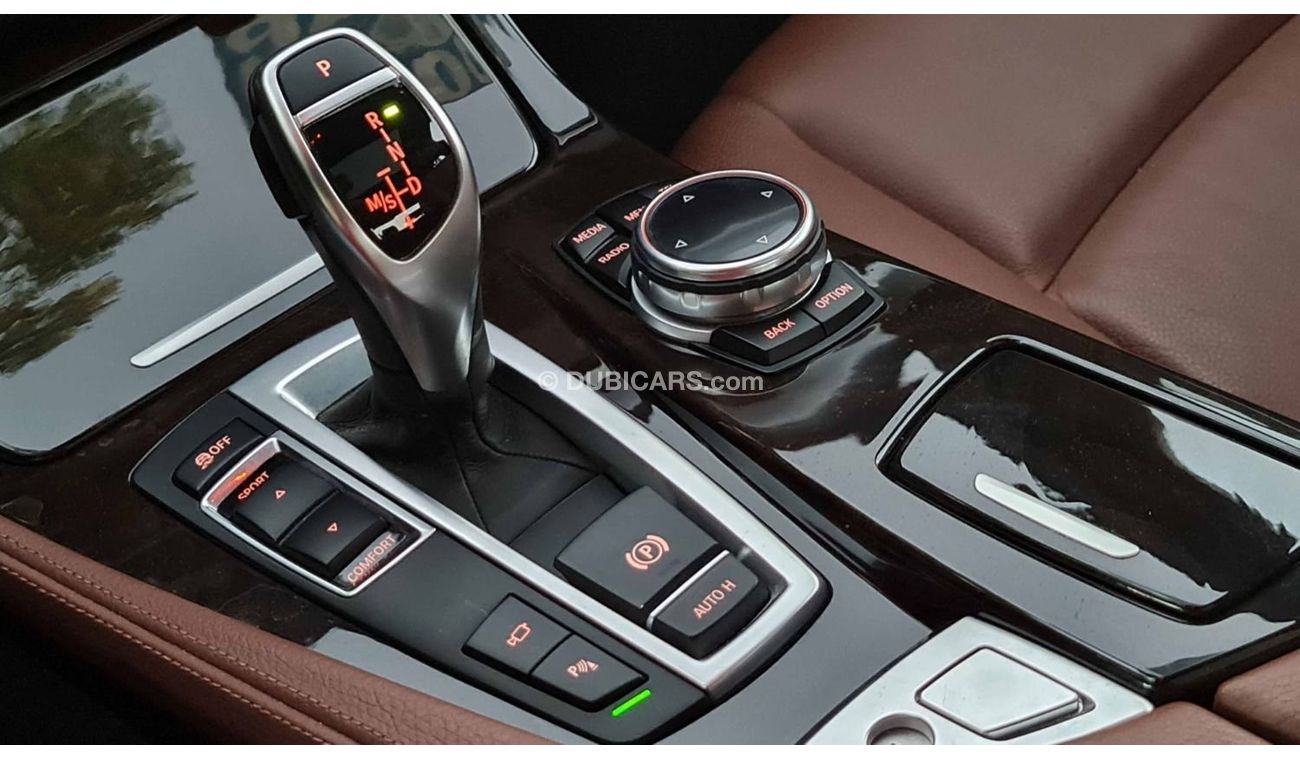 BMW 528i Luxury Line 2.0L Turbo 2015 Agency Warranty Full Service History GCC