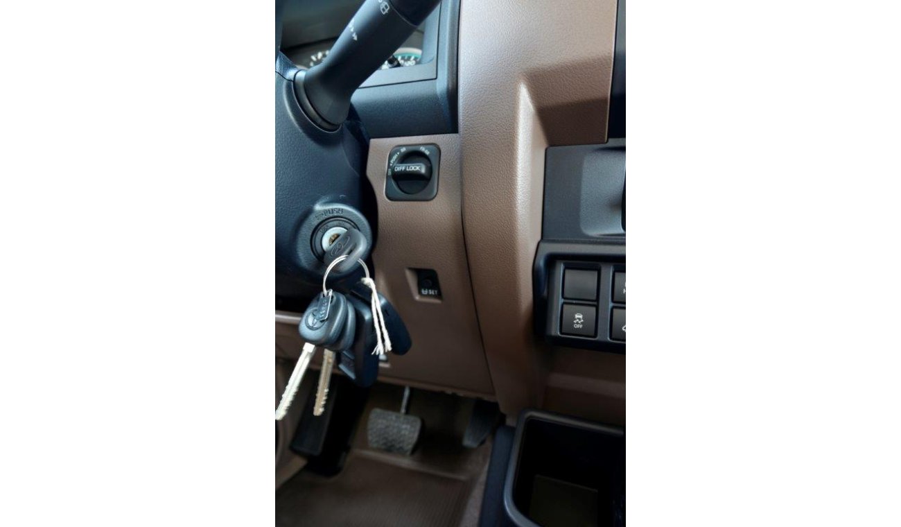 تويوتا لاند كروزر هارد توب 71 V6 4.0L PETROL 4WD AUTOMATIC - EURO 4