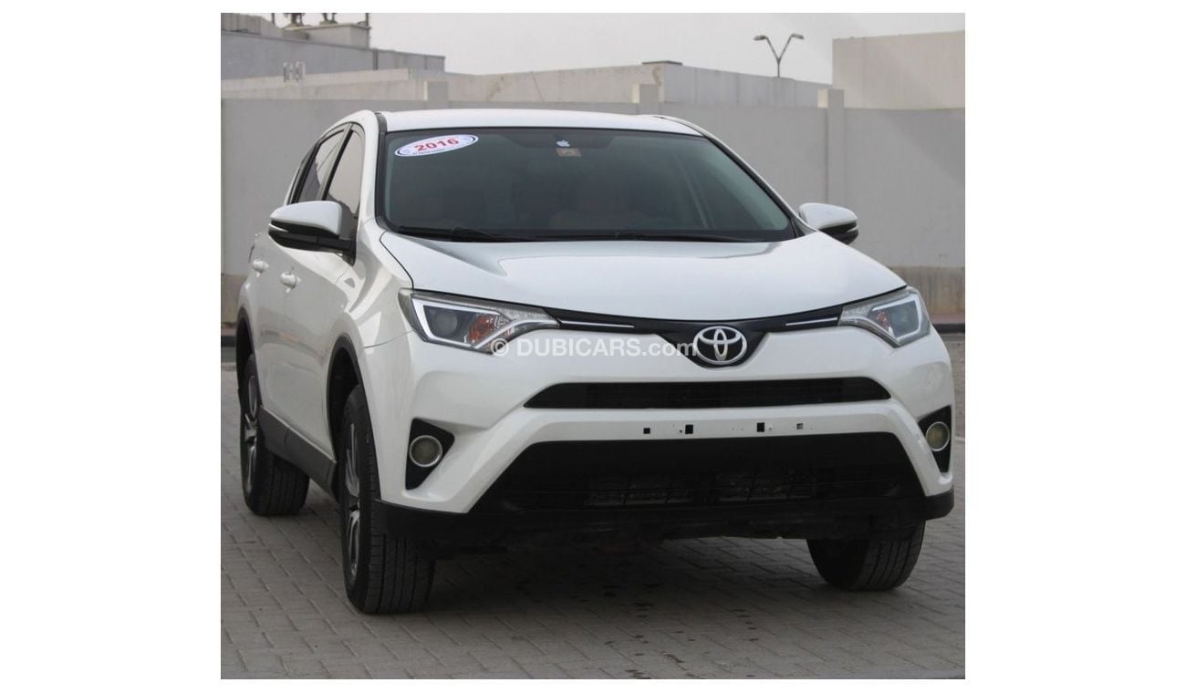 Toyota RAV4 EX Toyota rav 4 white 2016 GCC excellent condition without accident