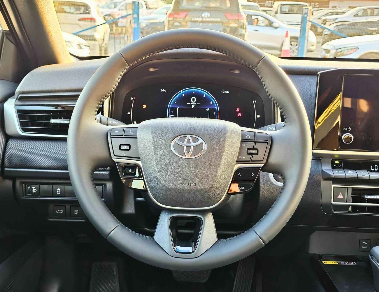 Toyota Camry LE / 2.5L V4 PETROL / DRIVER POWER SEAT / SUNROOF (CODE # LE)
