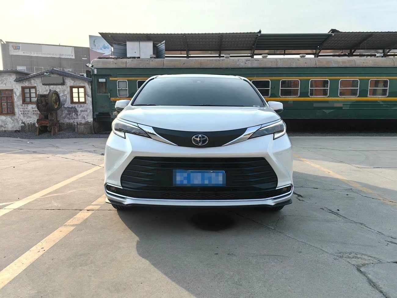 تويوتا سيينا Toyota Sienna 2.5 Comfort Edition