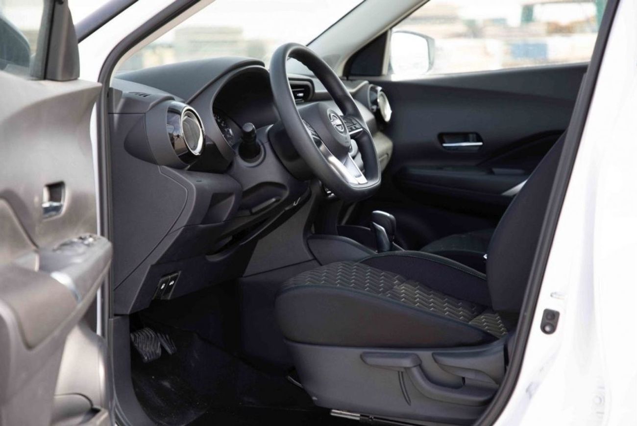 Nissan Kicks 2024 Nissan Kicks 1.6 SV - White Body & Black Roof Inside Black | Export Only