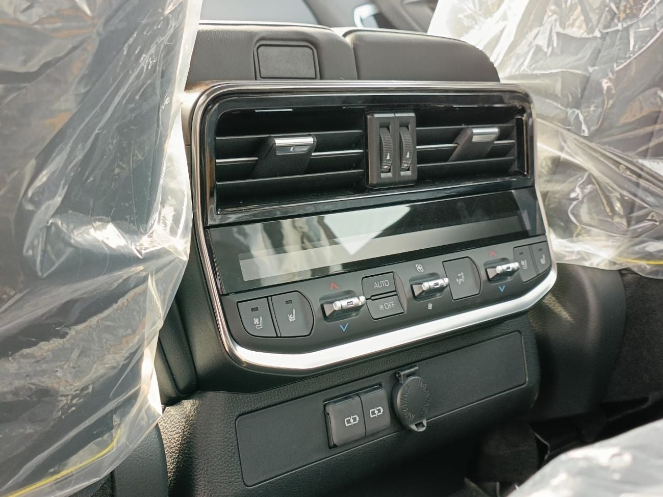 Toyota Land Cruiser VX || 3.3L DIESEL V6 || RADAR / REAR ENTERTAINMENT DVD / LEATER ,SUNROOF (CODE # VX)