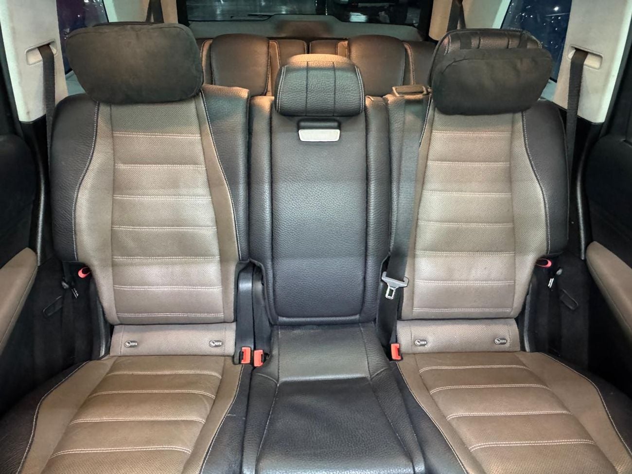 مرسيدس بنز GLS 580 2020 Mercedes-Benz GLS 580 4MATIC GCC