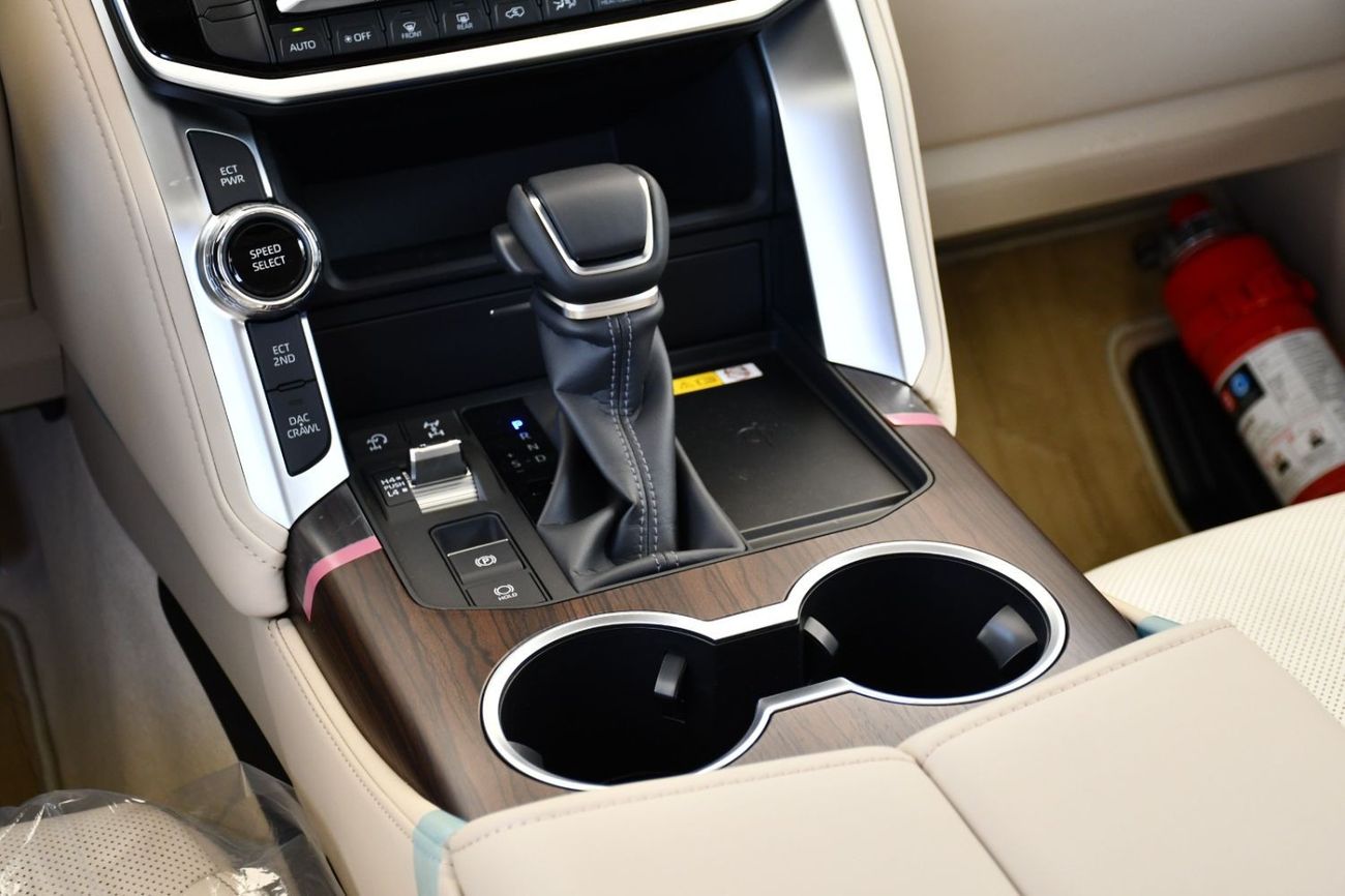 Toyota Land Cruiser Land Cruiser GXR 2024 whie/beige