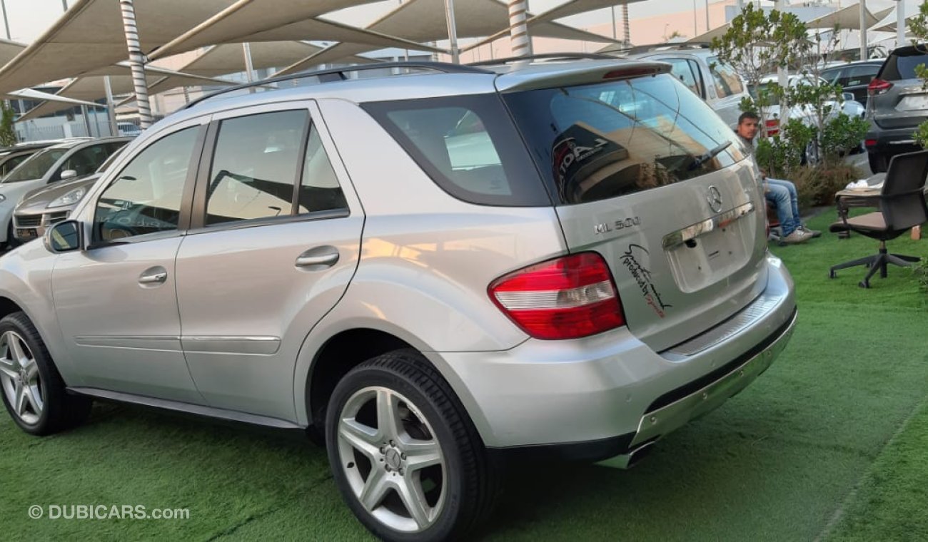 Mercedes-Benz ML 500 خليجى - رقم واحد - فتحة - جلد - رنجات - كاميرا خلفية بحالة ممتازة لاتحتاج لاى مصاريف