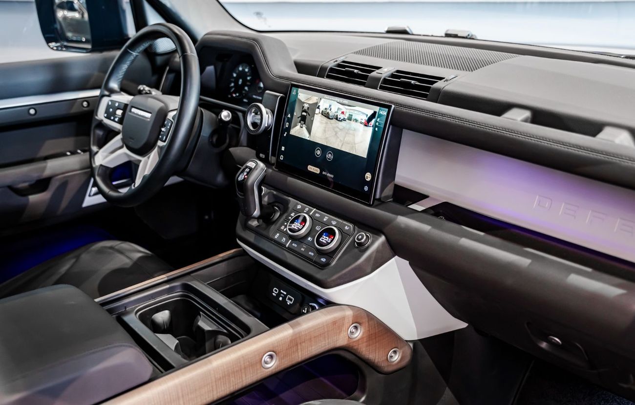 Land Rover Defender 2023 Land Rover Defender 110 P300 SE, 2028 Land Rover Warranty + Service Contract, Low KMs, GCC