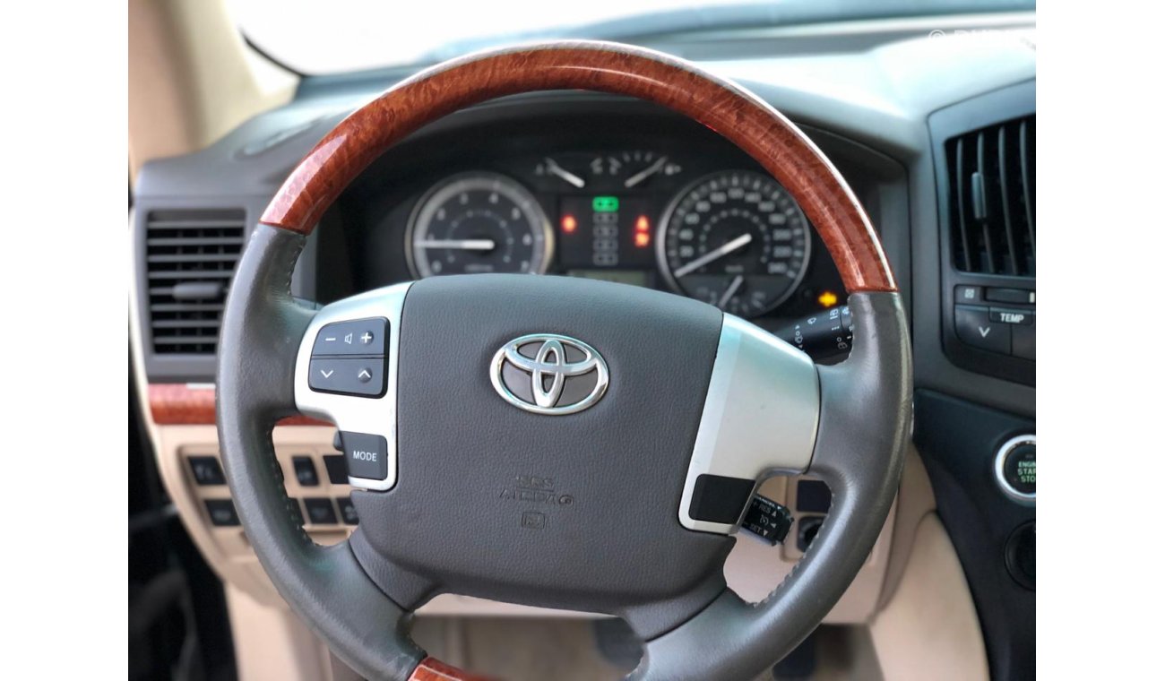 Toyota Land Cruiser 4.0L, Leather Seats, DVD + Rear Camera, Alloy Rims, Sunroof, Power Seats, Rear AC,  Push Start