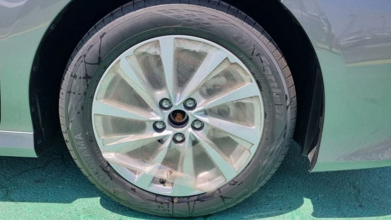 Toyota Camry 2.5 GLI  WITH SUN ROOF LEAATHER SEATS  SCREEN CAMERA