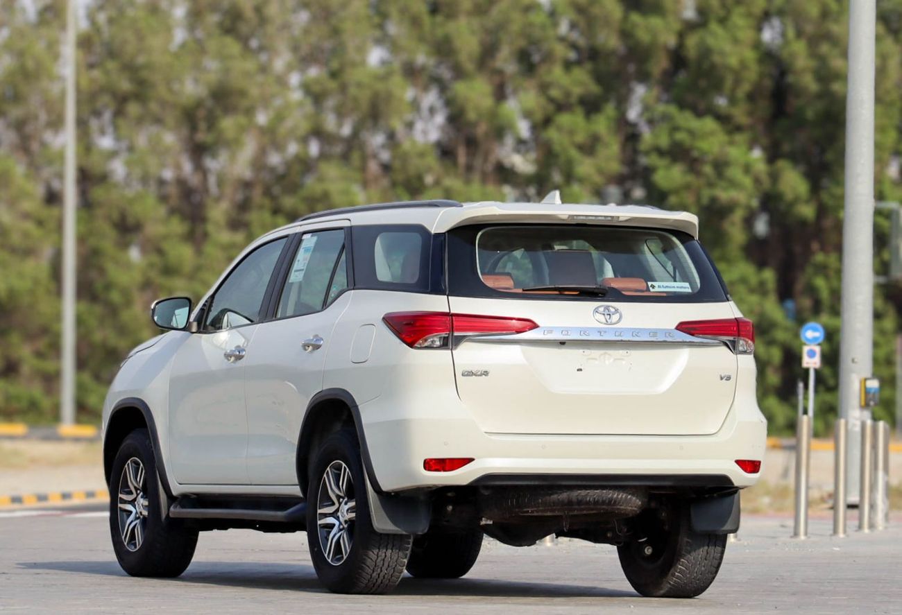 تويوتا فورتونر GXR 4.0L (278 HP) Toyota Fortuner 4.0L V6  2022 GCC 4WD Original Paint & Accident Free  excellent co