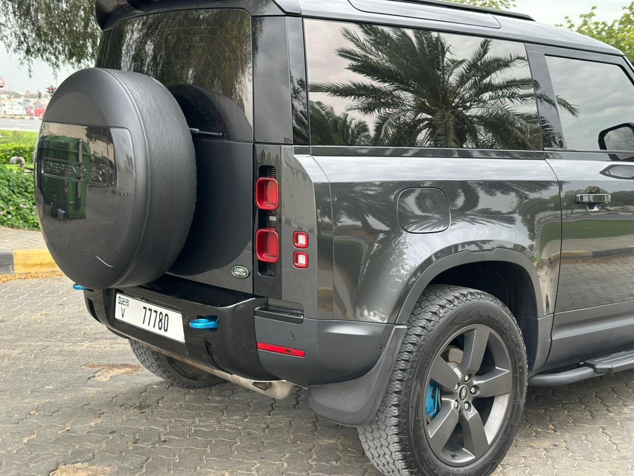 Land Rover Defender P300 90 SE 2.0L (5 Seater) DEFENDER 90 SE P300 GCC 2023 // AL TAYER WARRANTY // FSH // ORIGINAL PAIN