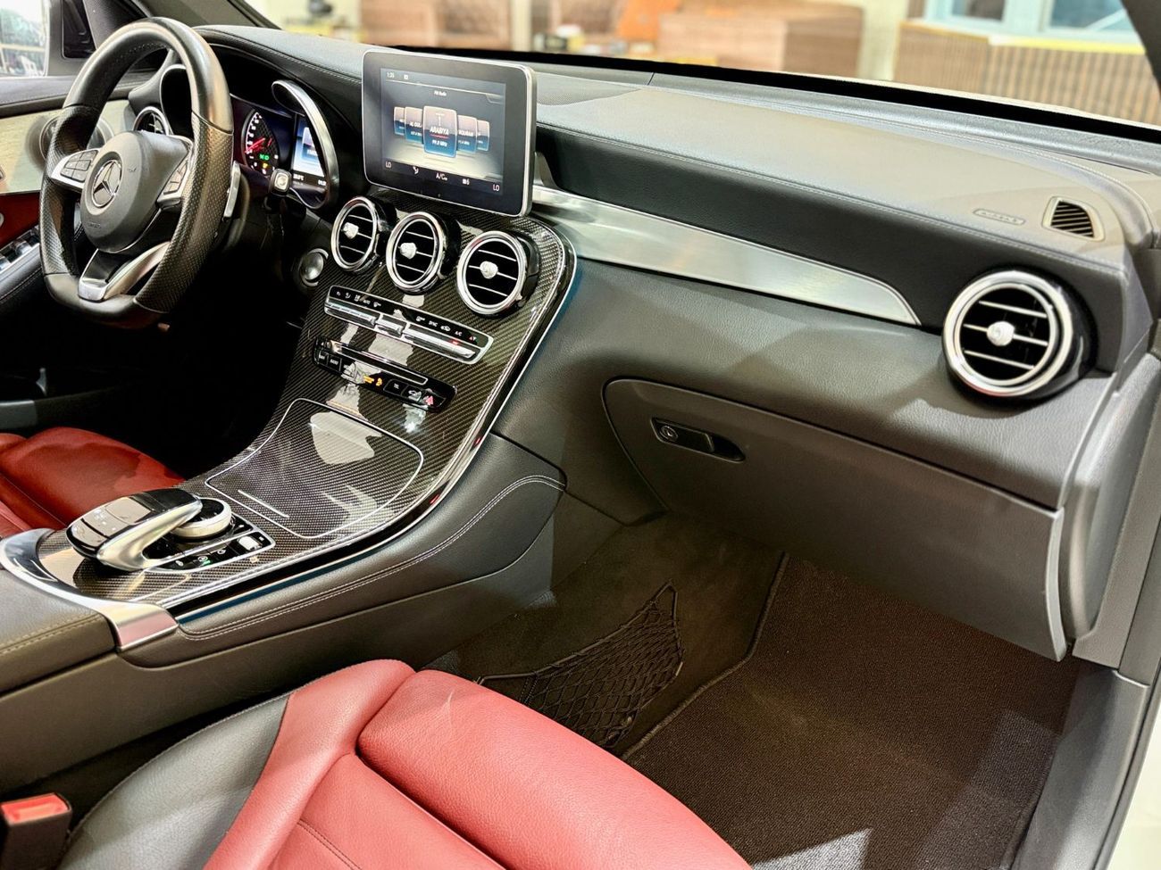 Mercedes-Benz GLC 43 AMG Coupe 3.0L (362 HP) MERCEDES GLC43 AMG Coupe II 2017 II FULL LOADED