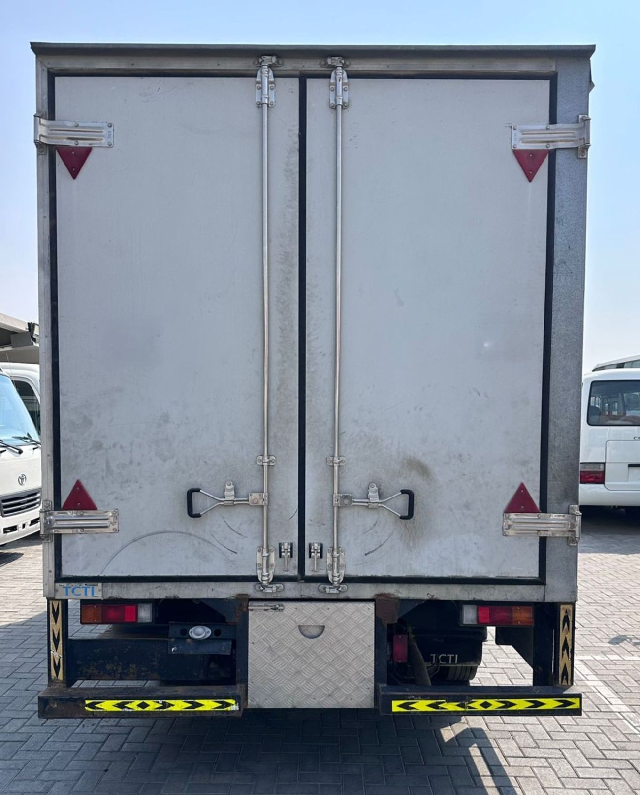 ميتسوبيشي كانتر فان