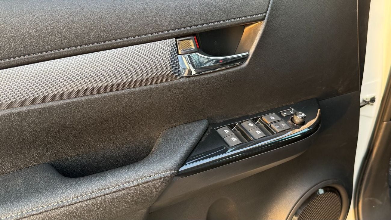 تويوتا هيلوكس GR Sport 4.0L