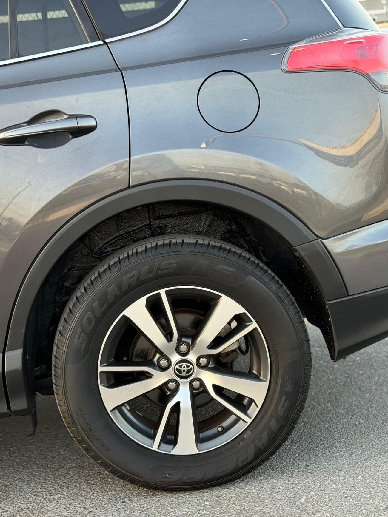 تويوتا راف ٤ XLE sunroof, leather seats Full Option