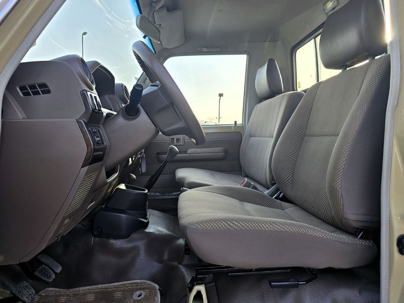 Toyota Land Cruiser Pick Up LX AC PWR OPT Toyota Land Cruiser PickUp S.C LX 4.0L M/T AWD Gcc Biege Color 2012 Model