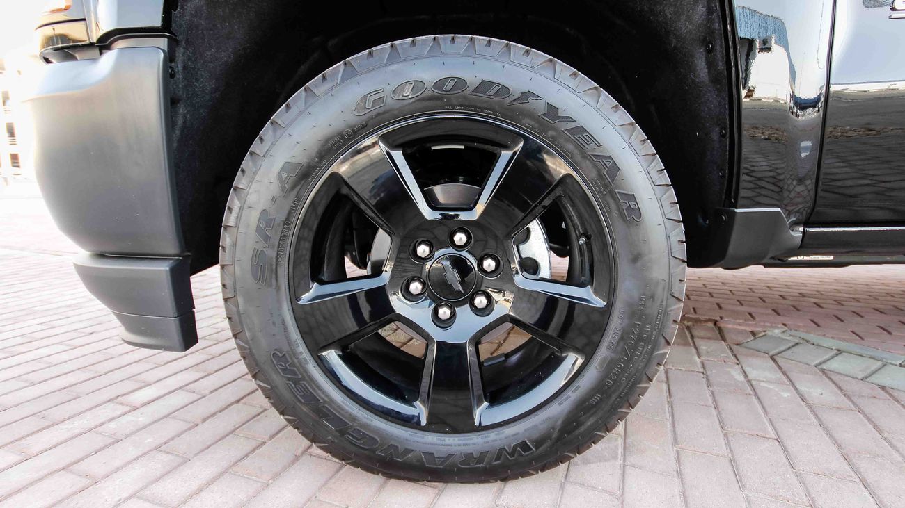 Chevrolet Silverado Black Edition