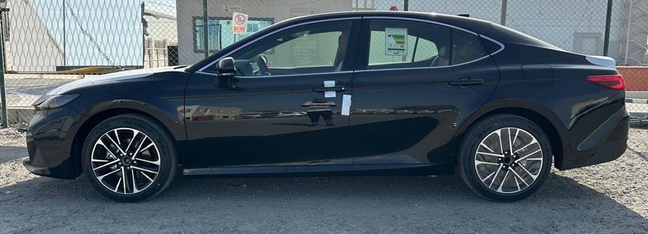 تويوتا كامري 2.5 GLE - PETROL - RADAR - JBL- ELECTRIC SEAT - MONITOR - MODEL 2026