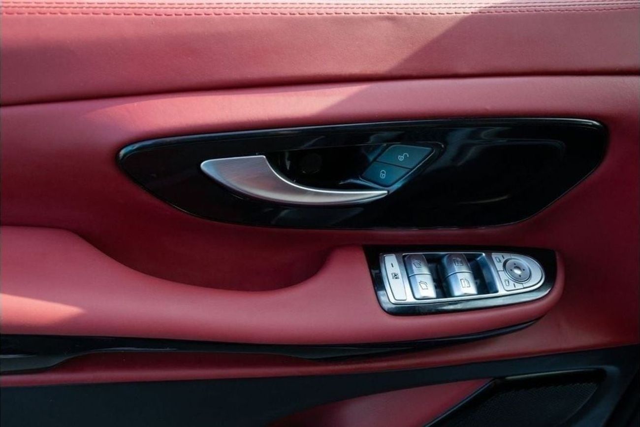 Mercedes-Benz V 250 2022 Mercedes Benz V250 VIP Luxury 2.0 - Black inside Dark Rose | Export Only