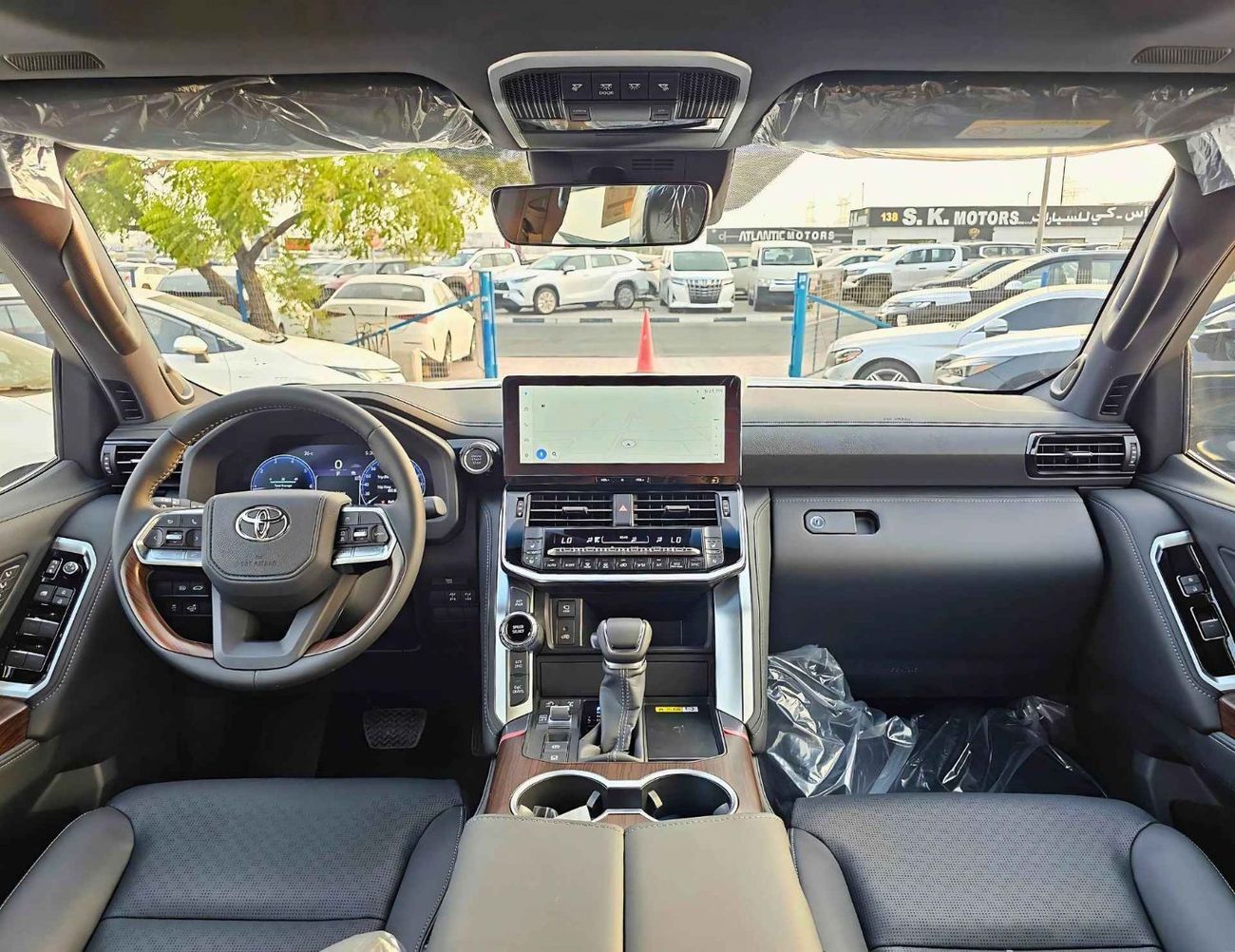 تويوتا لاند كروزر VX LC300 | 4.0L V6 PETROL | RADAR | POWER SEATS | BIG DVD | JBL SPEAKERS | 360* CAMERA | SUNROOF | F