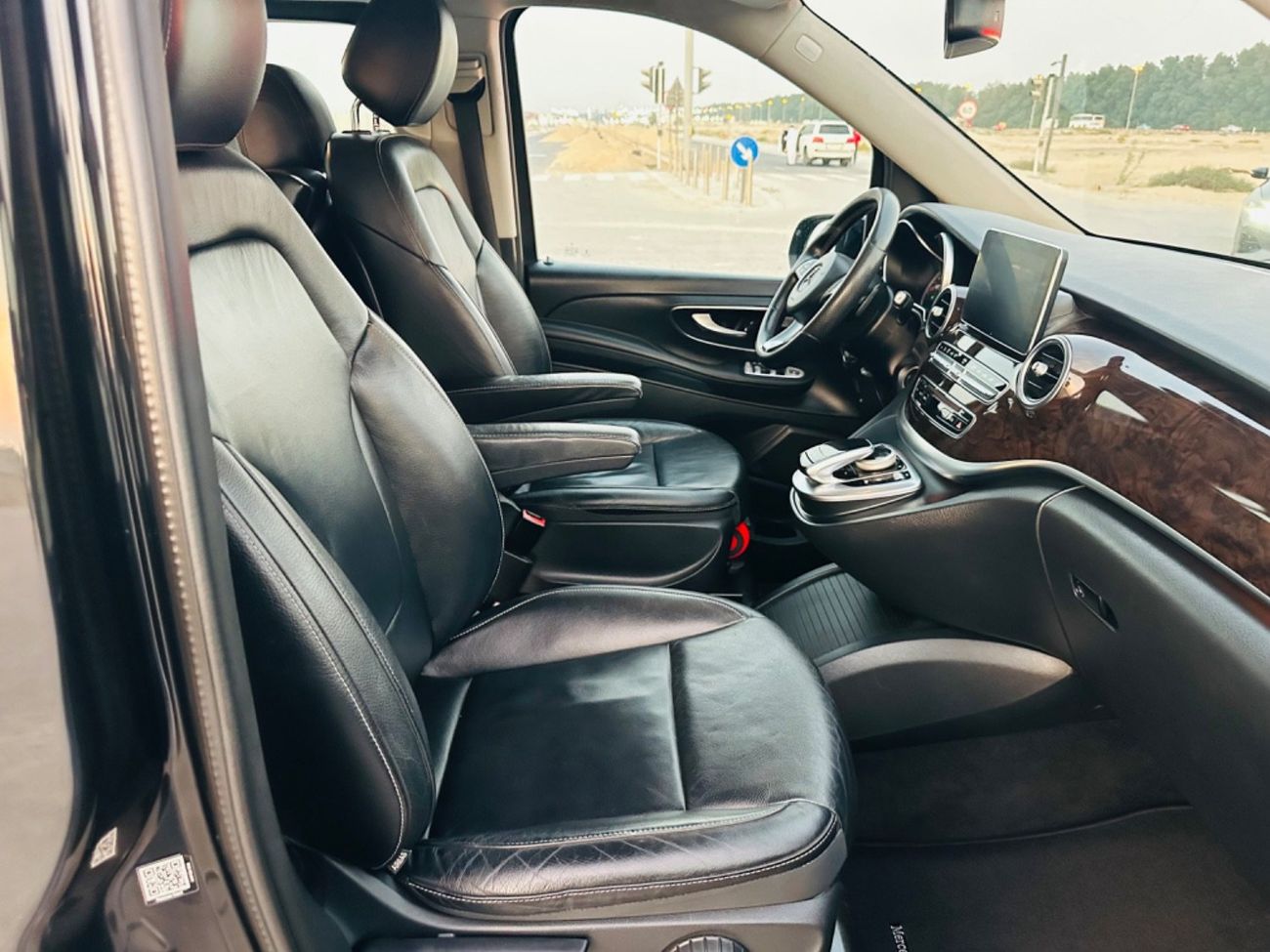 مرسيدس بنز V 250 موديل 2018 خليجي فل مواصفات بانوراما وتحكم كهربي كامل ونظام صوت ممتاز