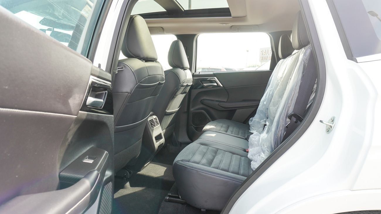 Mitsubishi Outlander Brand New Mitsubishi Outlander HighLine 2025 for Export 2.5L Petrol A/T|White/Black|OUTLANDER-HL-25-