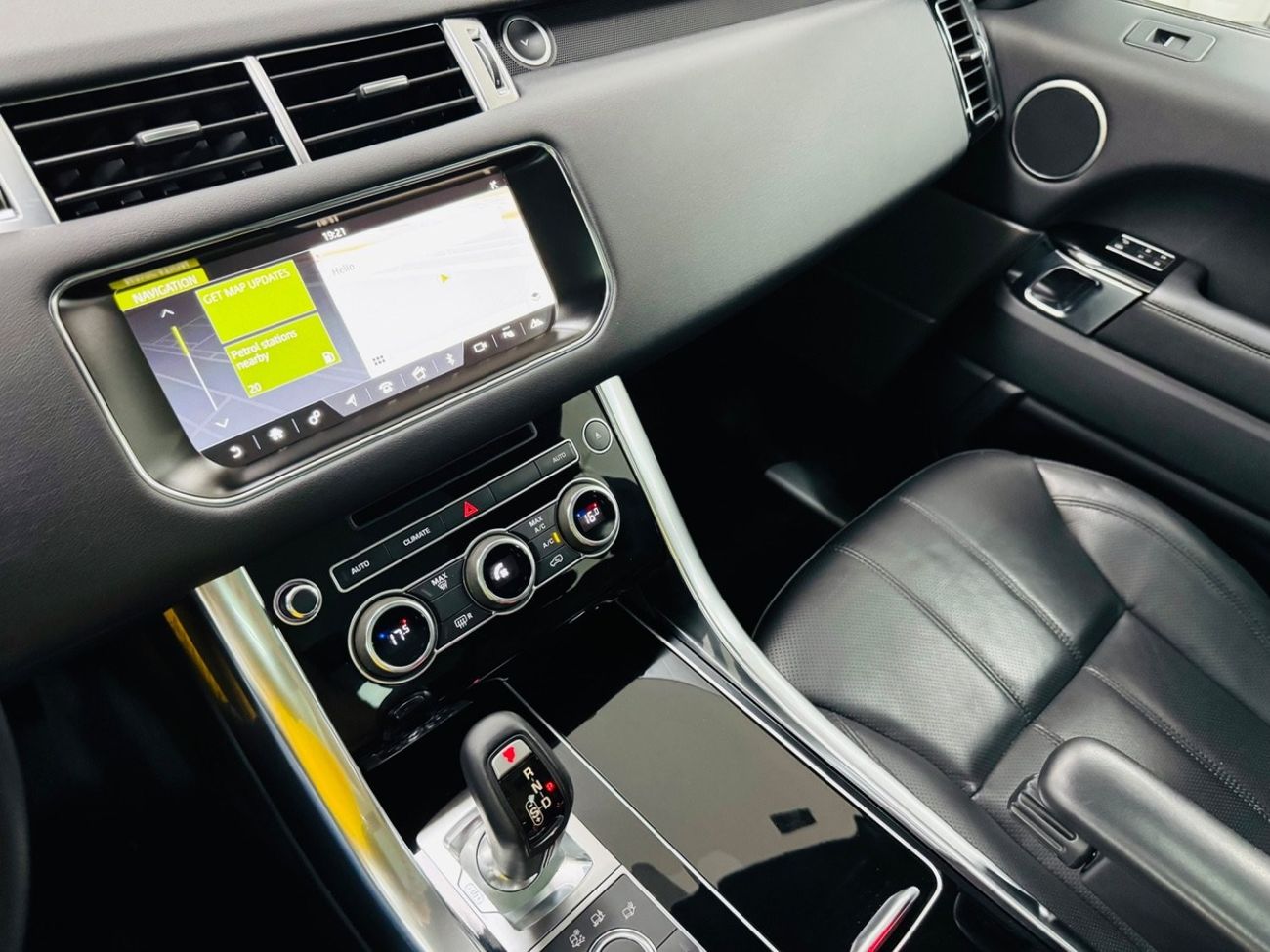 Land Rover Range Rover Sport Original paint .. GCC .. FSH .. V6 .. Perfect Condition