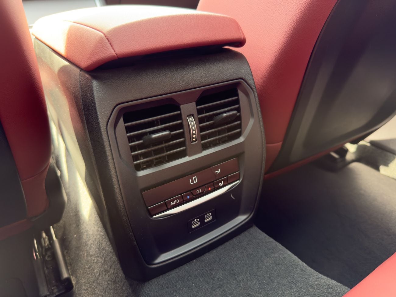 BMW 320i M SPORT BMW 320i M Sport | GCC Specs | 1 Owner | Full Service Until 2029 | Harman-Kardon Surround Sound