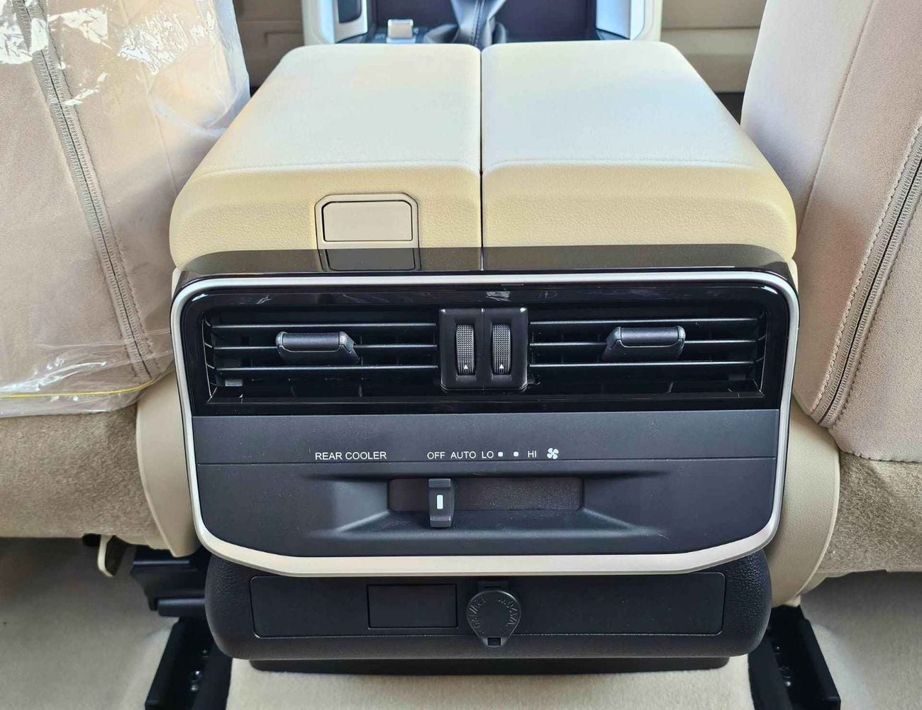 Toyota Land Cruiser GXR GX E1 TWIN TURBO || 3.3L DIESEL A/T / FABRIC SEATS / BIG DVD  (CODE # GX E1)