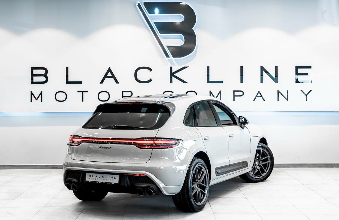 بورش ماكان Base 2.0T 2024 Porsche Macan T, 2026 Porsche Warranty, Full Service History, Low KMs, GCC