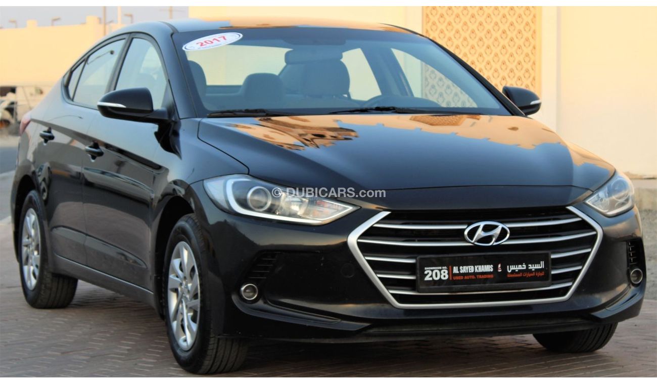 Hyundai Elantra Hyundai Elantra 2017, GCC, in excellent condition, without paint, without accidents, very clean from