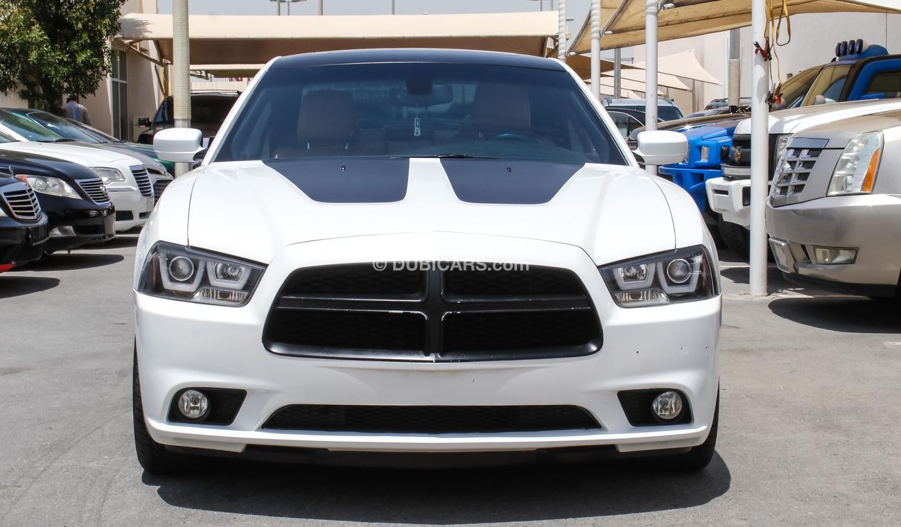 دودج تشارجر 2013 Hemi Rt Full options American specs sunroof DVD camera leather interiors