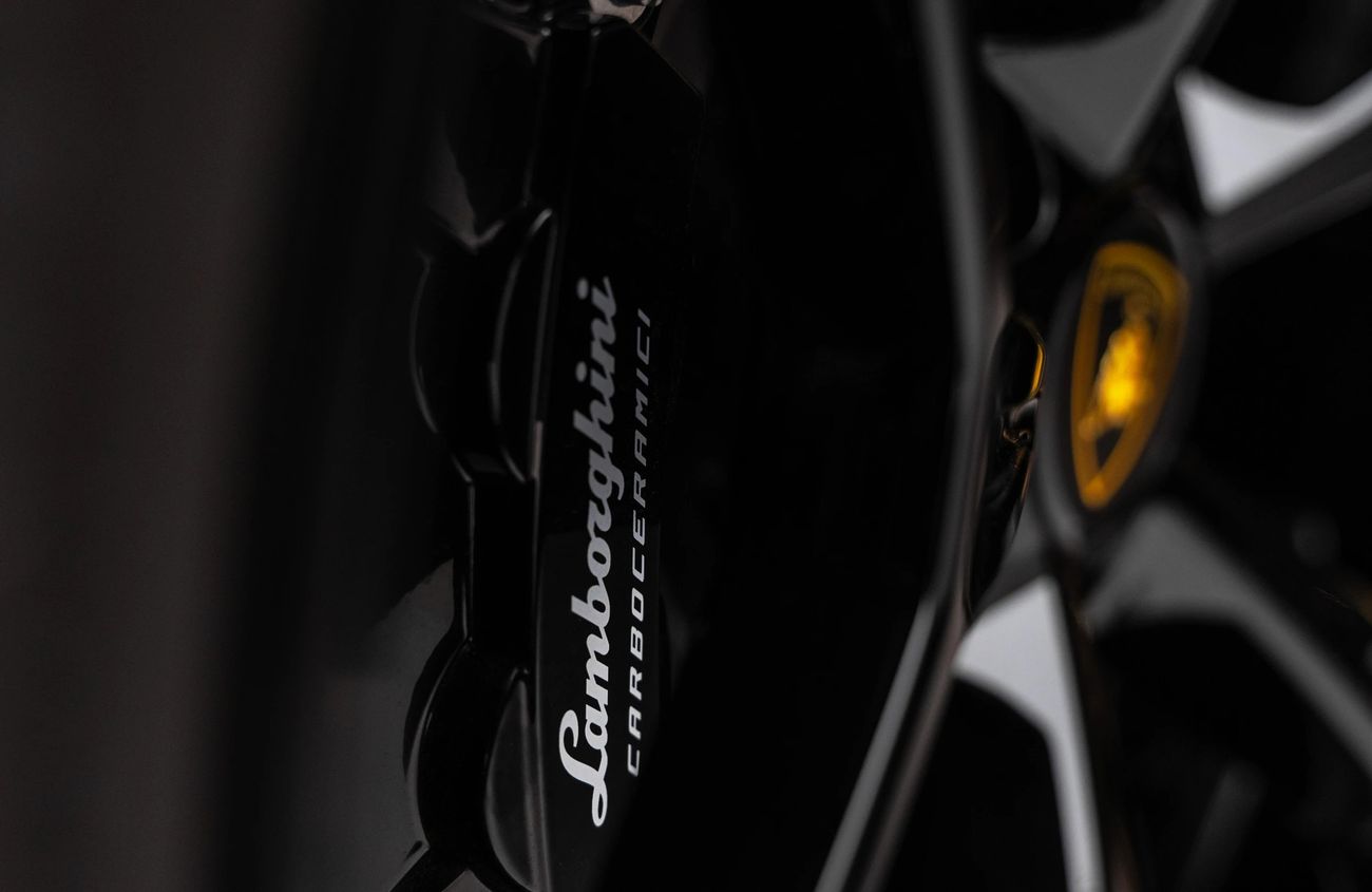 لامبورغيني ريفويلتو 6.5L V-12 Naturally Aspirated Engine + eMotor