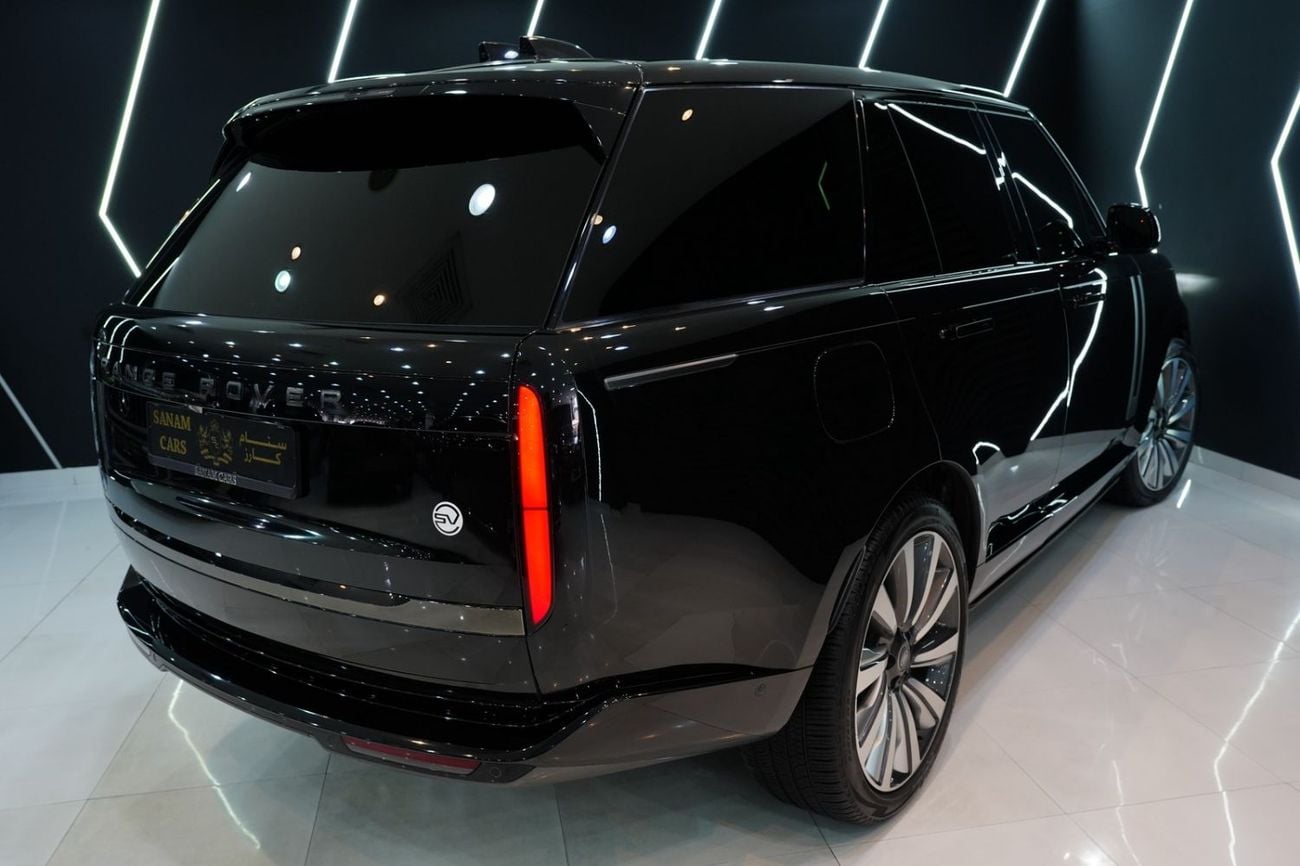 Land Rover Range Rover SV P530 , Black Exterior Accents, Panoramic Roof, Deployable Side Steps!!