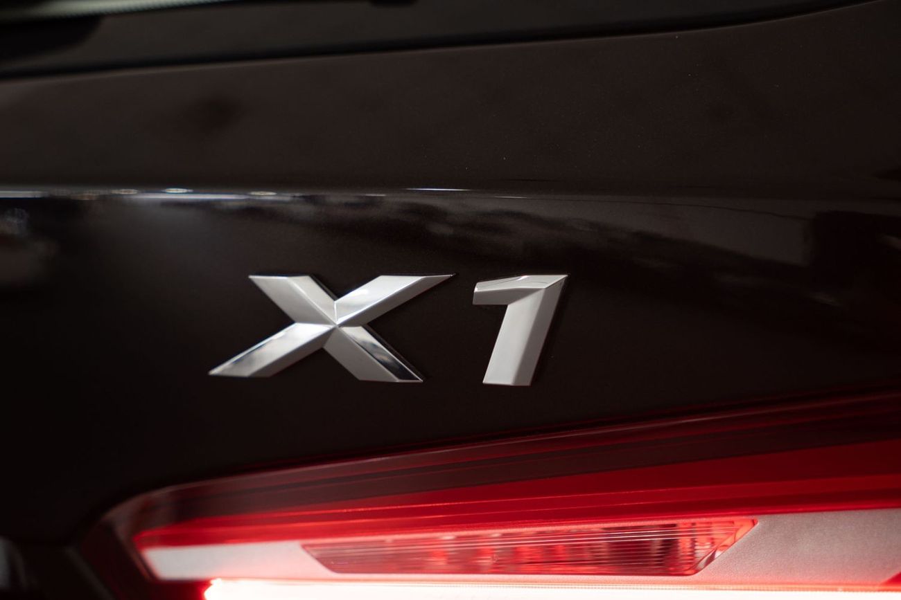 بي أم دبليو X1 sDrive 20i اكسكلوسيف