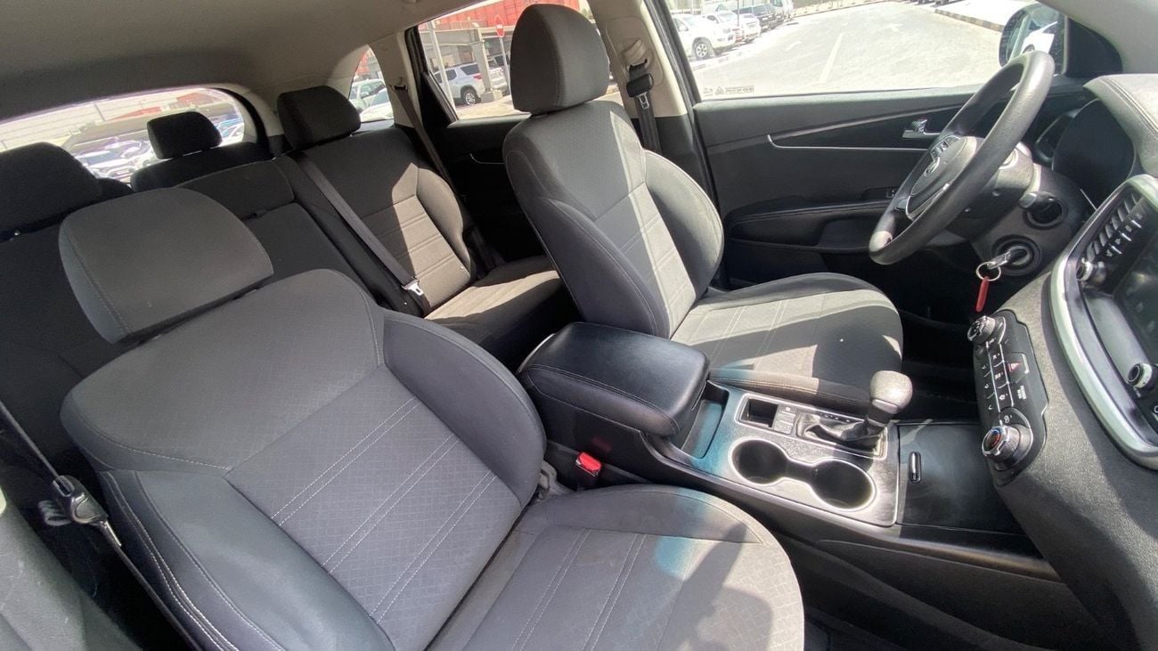 Kia Sorento Base 2.4L FWD
