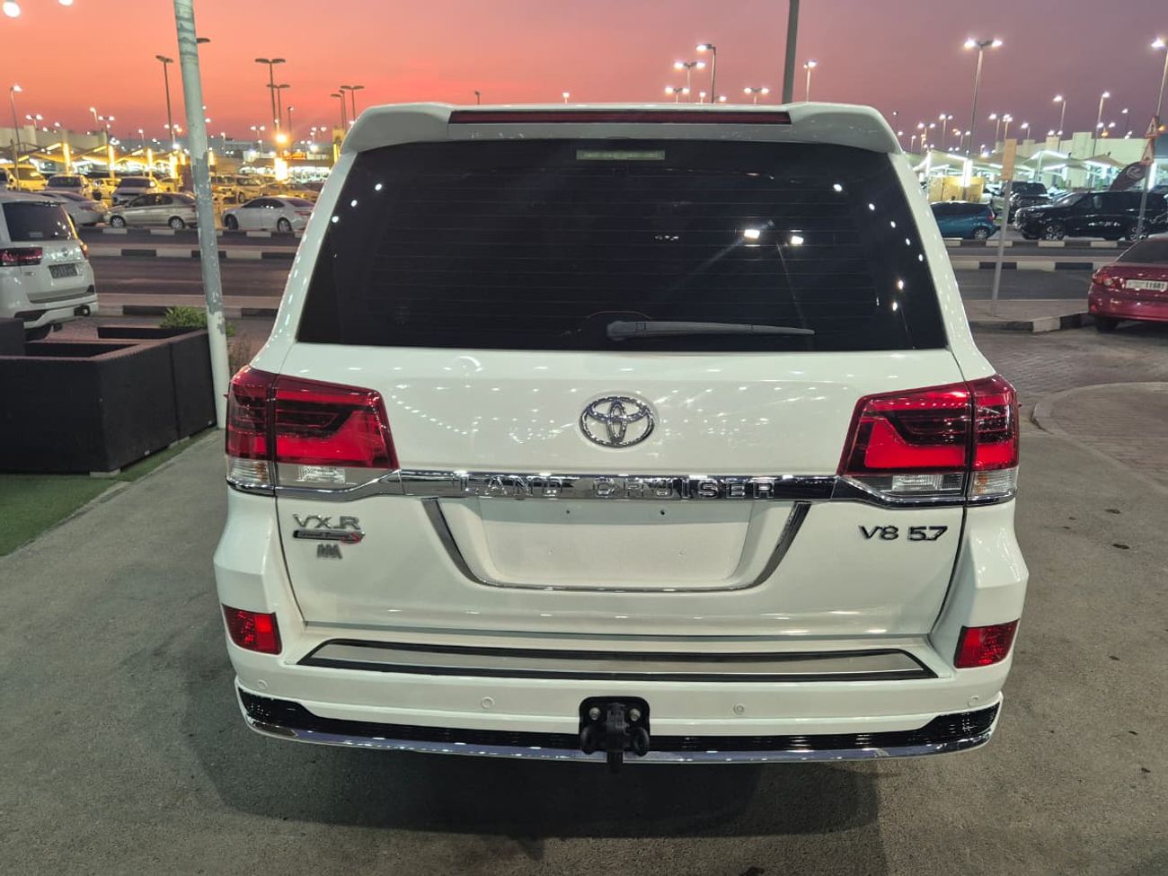 Toyota Land Cruiser VXR 5.7L 4WD TOYOTA LAND CRUISER GRAND TOURING 2020