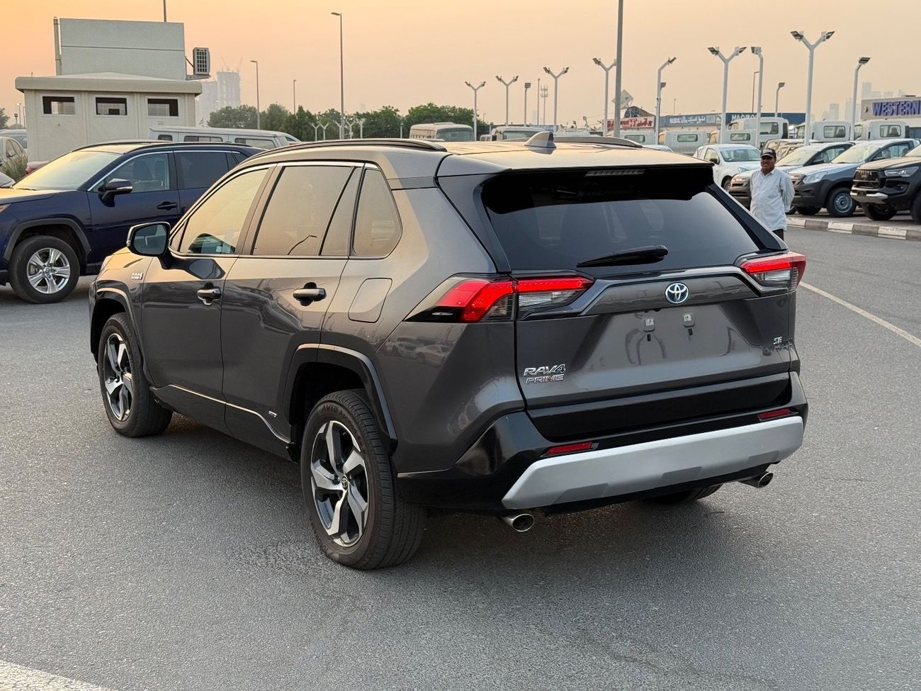 تويوتا راف ٤ VXR HEV 2.5L (219 HP) AWD 2021 TOYOTA RAV4 PRIME SE PLUG-IN HYBRID 4x4 FULL OPTIONS IMPORTED FROM US