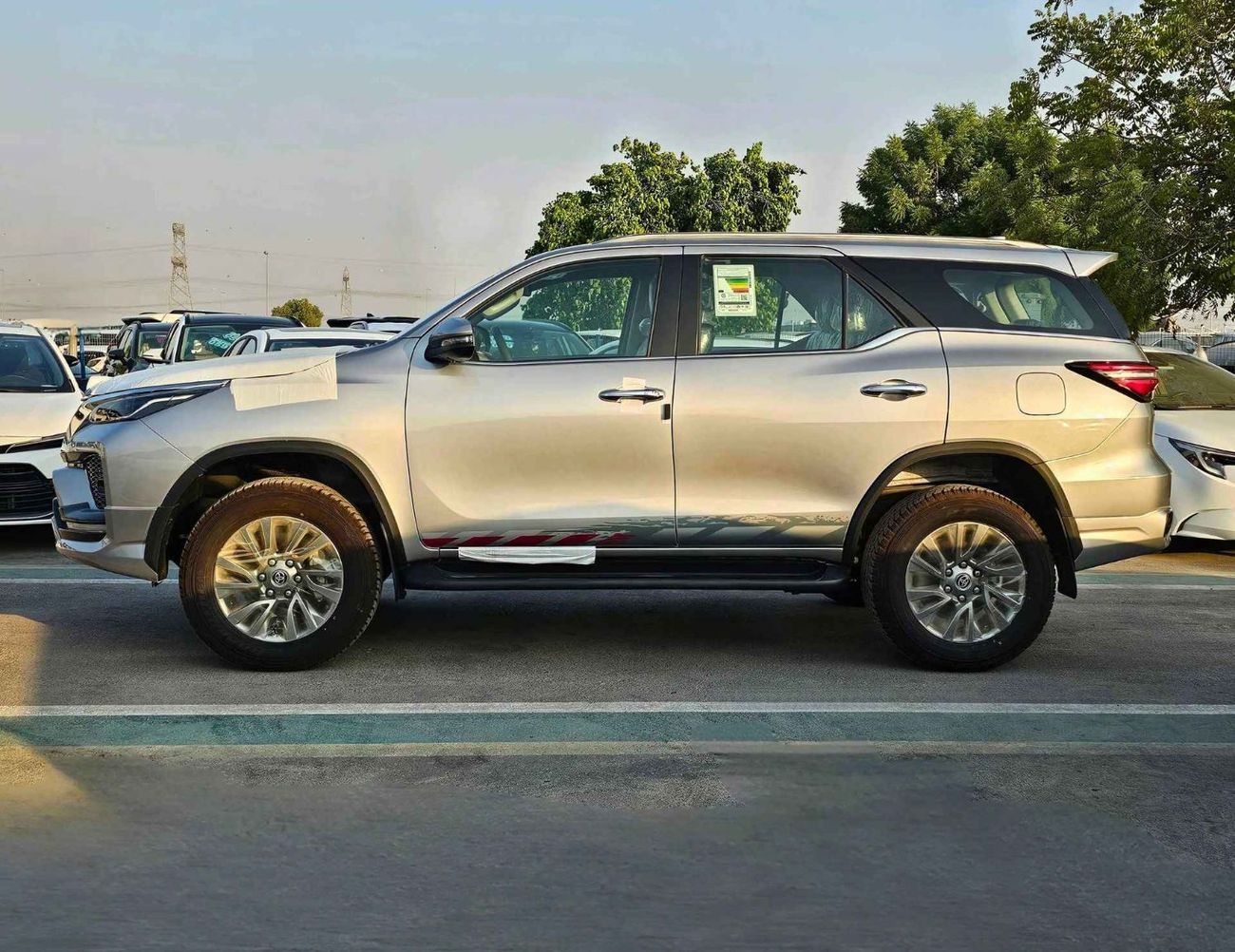 تويوتا فورتونر SR5 ADVENTURE / 4.0L V6 PETROL / CLIMATE WITH LEATHER SEATS /DIFFLOCK/ AUTO A/C (CODE # F6HA)